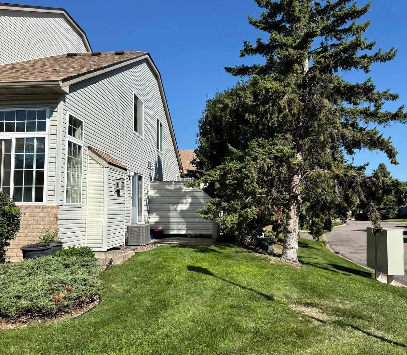 3 bed, 1606 sqft, $2,350 — Photo 1