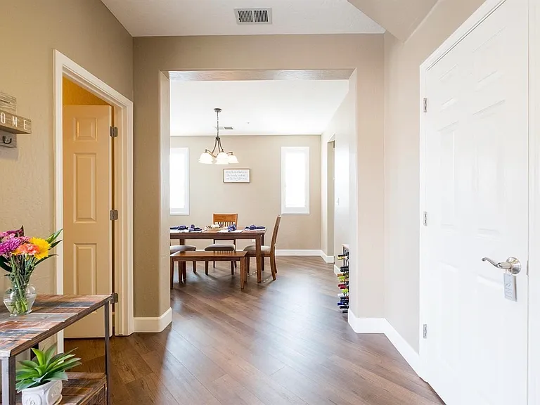 1733 W Dali Way — Photo 3