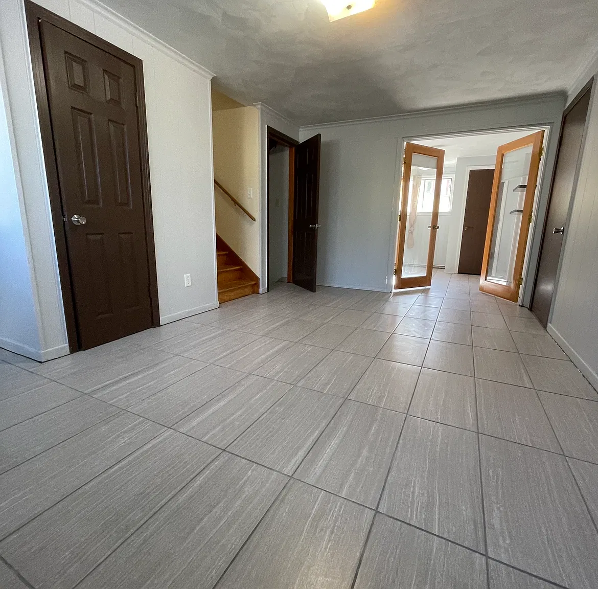 904 Pratt Dr — Photo 3