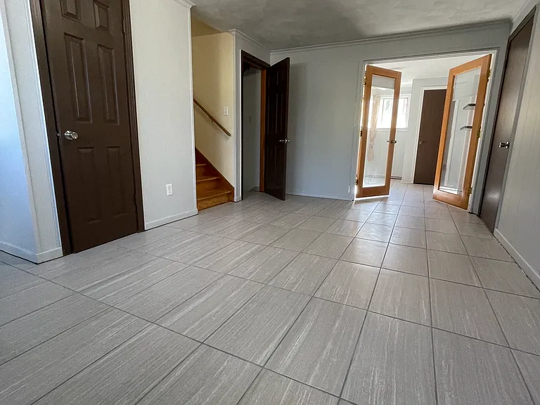 904 Pratt Dr — Photo 3