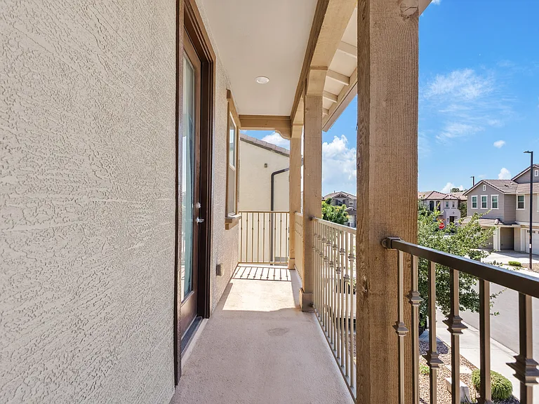 1154 E Thompson Way — Photo 31