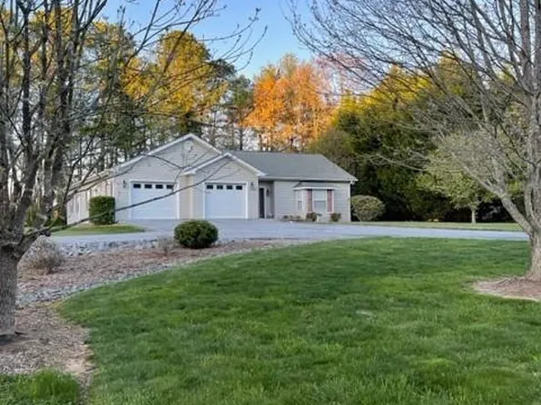 88 Terrace Field Trl, Flat Rock, NC 28731