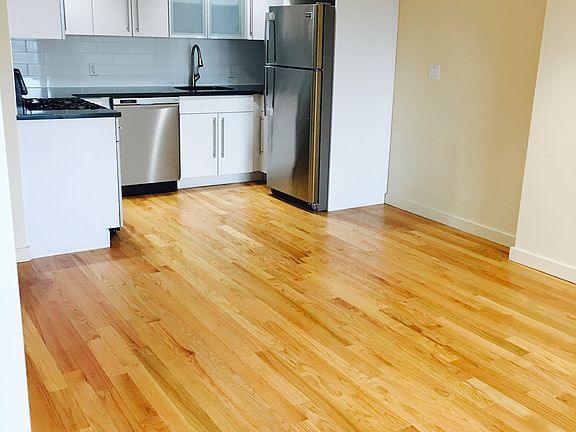4th image of 23-13 Astoria Blvd #6