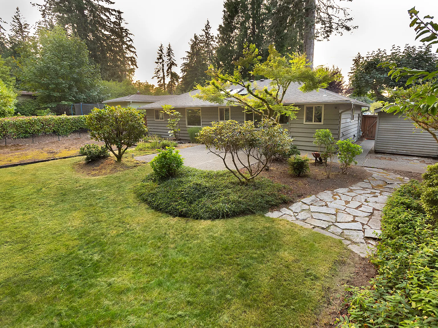 3 bed, 1270 sqft, $3,300 — Photo 3