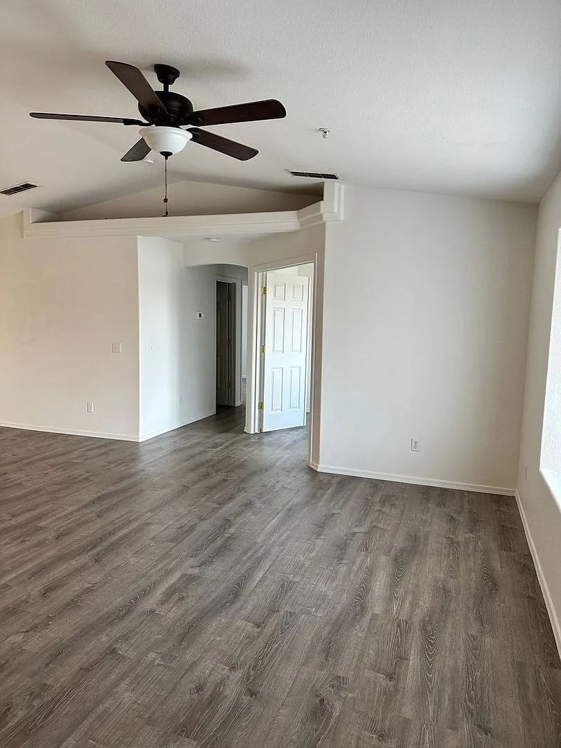 1514 Pebble Dr — Photo 4