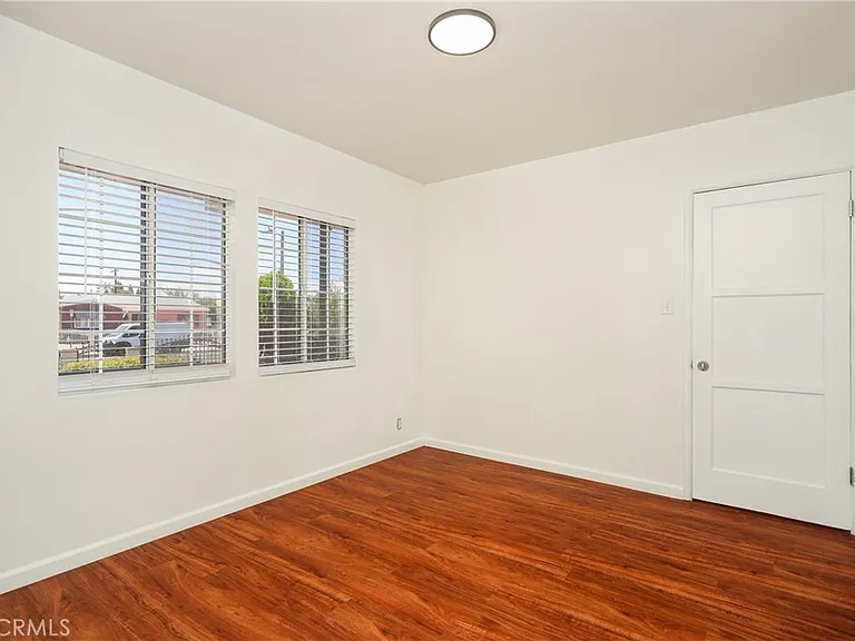 13951 Terra Bella St — Photo 5