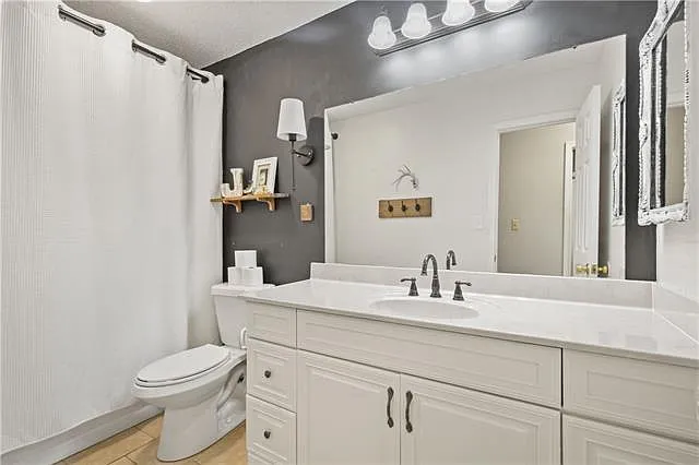 105 N Kings Ct — Photo 11