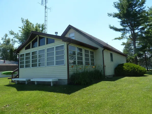 14800 Lark Dr, Camden, MI 49232