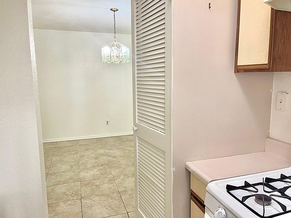 5th image of 620 N Louise St #106
