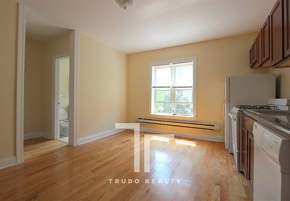2nd image of 427 W Belden Ave #431GDN