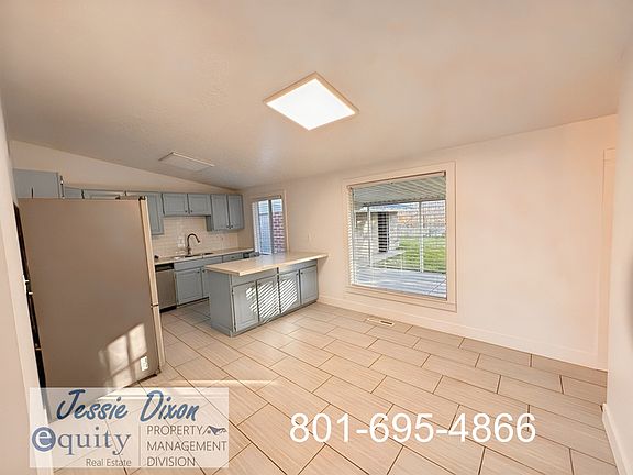 3rd image of 2083 W Mantle Ave