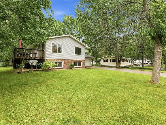 2nd image of 1407 Meadowlark Ln