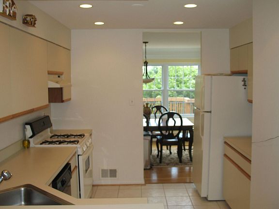 Kitchen - Ceramic Tile Flooring