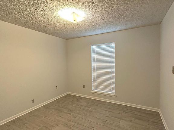5th image of 1406 Lee Dr
