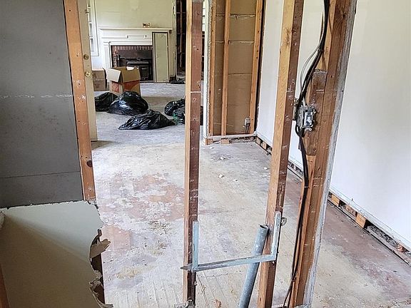 4th image of 22 Gurley Ave