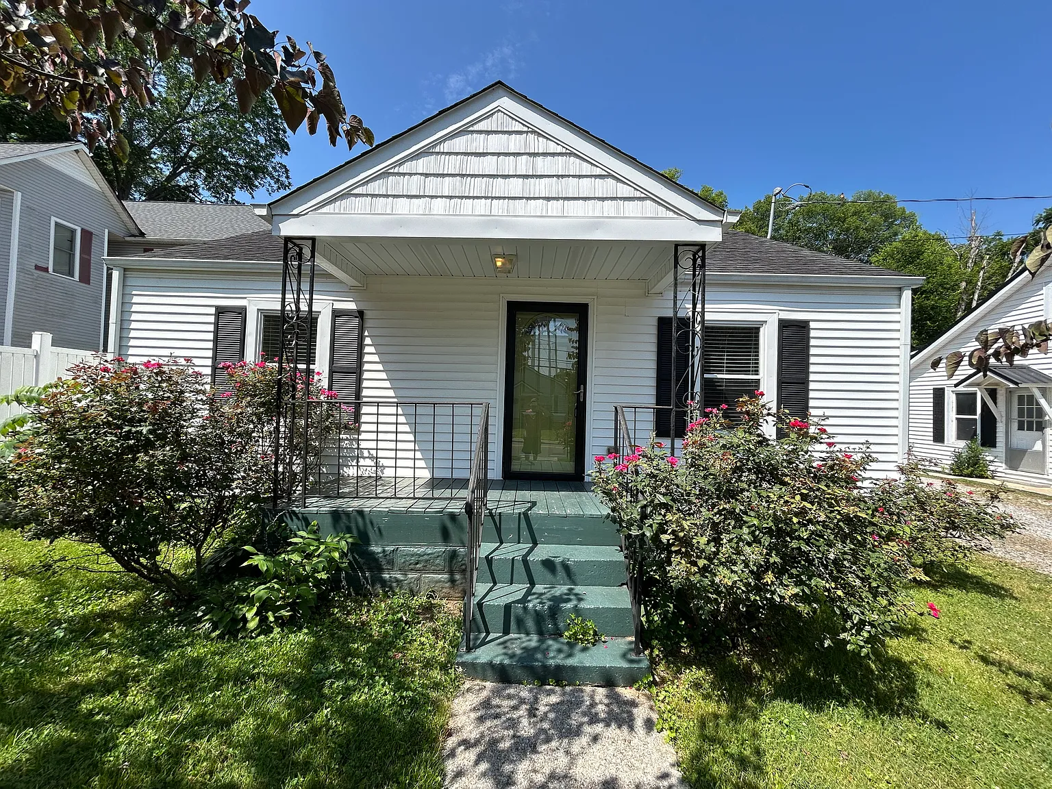 3 bed, 1134 sqft, $1,695 — Photo 1