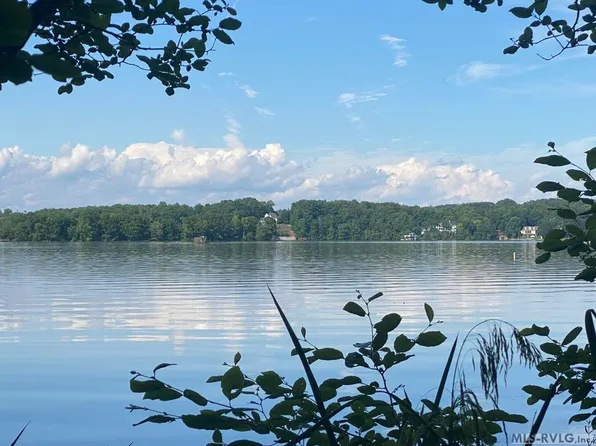 102 Merrymount Rd, Boydton, VA 23917