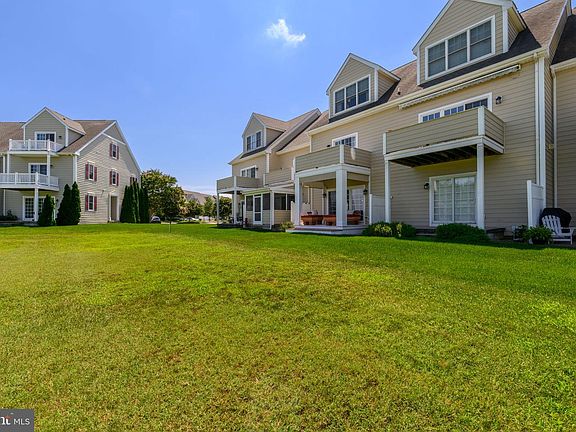 5th image of 18864 Bethpage Dr