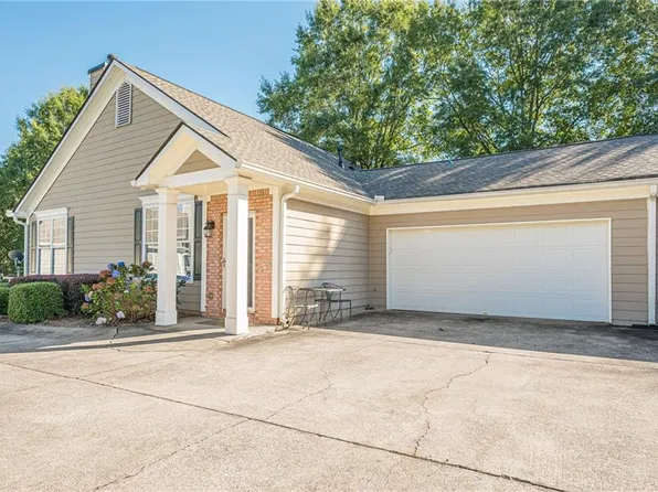 35 Camry Cir, Dallas, GA 30157