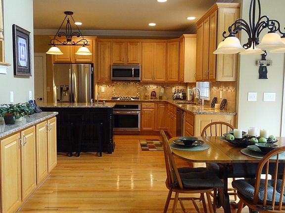 Kitchen & Breakfast