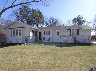10430 Weeks Dr, Lincoln, NE 68516