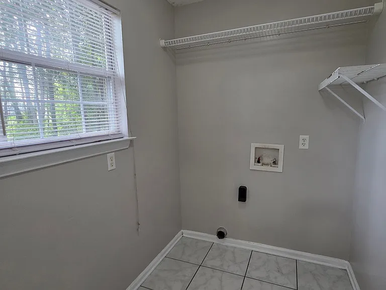 304 Woodbury Ln — Photo 10
