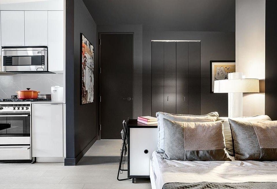 1st image of 20 Broad St #1017