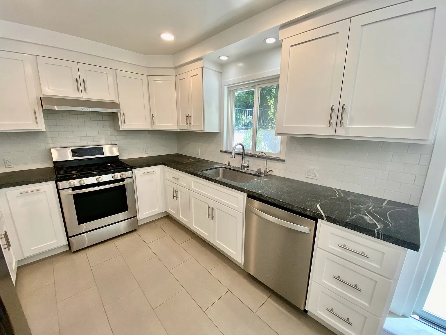 4 bed, 1750 sqft, $6,995 — Photo 4