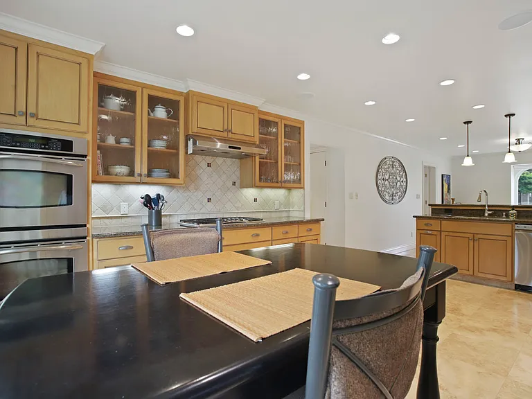 2925 Park Oak Dr — Photo 7