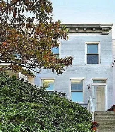 2528 I St NW photo 1