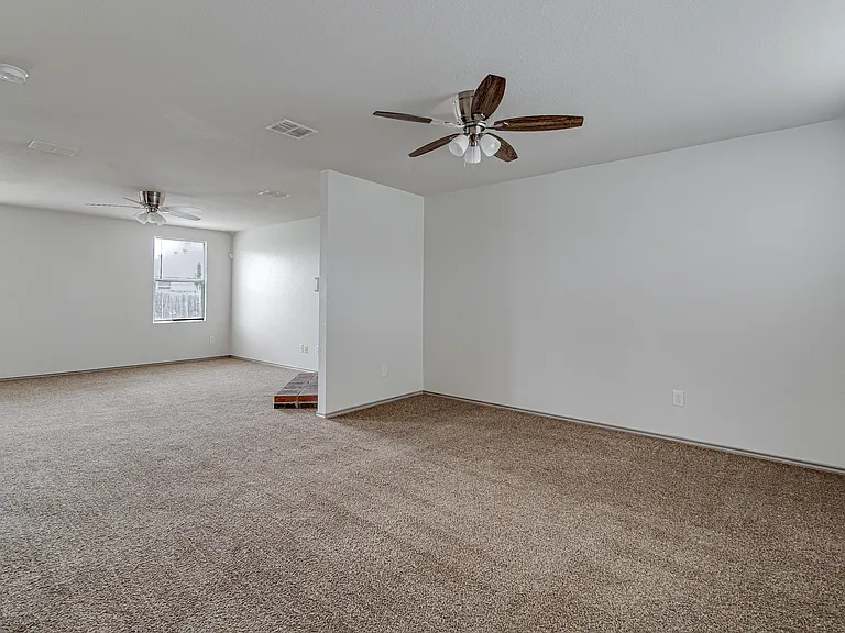 1420 Krista Dr — Photo 4