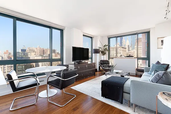 Sold by Luxus Manhattan Realty | media 1