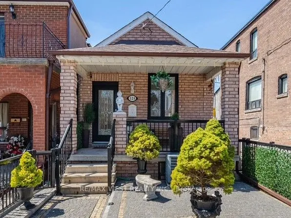 524 Salem Ave N, Toronto, ON M6H 3E1