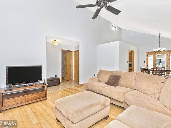 4th image of 10296 Reindeer Pl