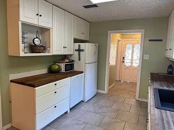 5th image of 4223 W Hensley Rd