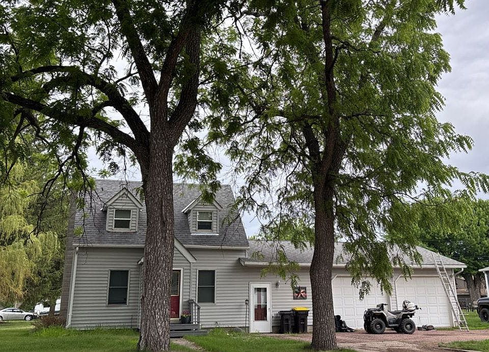 1st image of 301 E Woodman St
