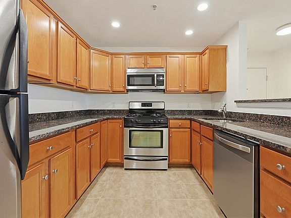 3rd image of 51 Pearl St Unit 205