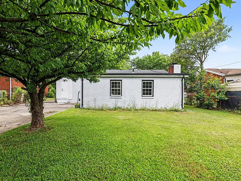 3430 Meredith Ave — Photo 20