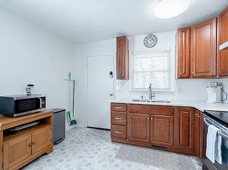 224 Adams St — Photo 13