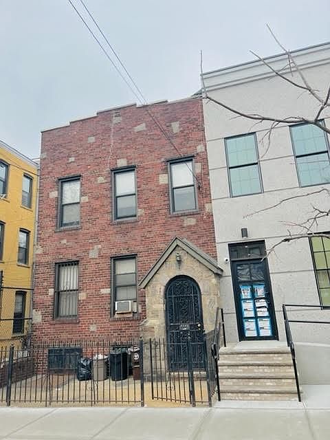 1st image of 1813 Madison St