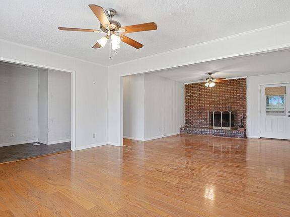 2nd image of 3845 Pearl St