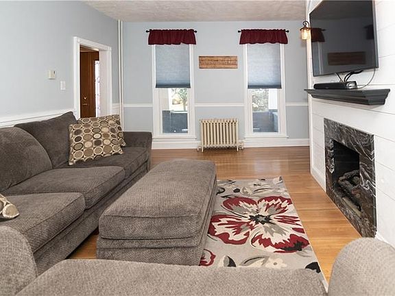 5th image of 209 S 6th St
