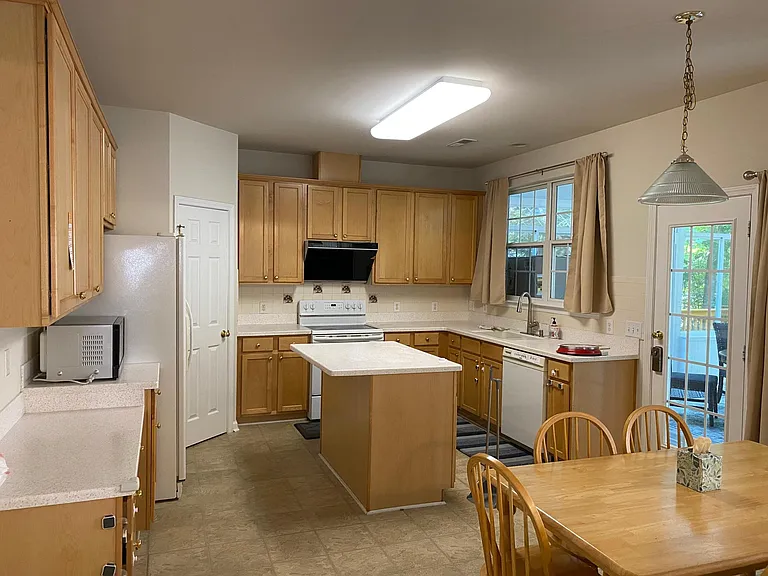 518 Sherwood Forest Pl — Photo 8