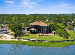 90 E Shore Dr, Amagansett, NY 11930