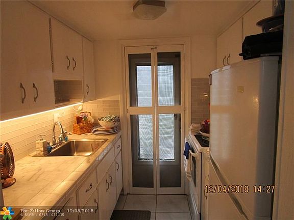 2nd image of 1440 SE 15th St APT 7