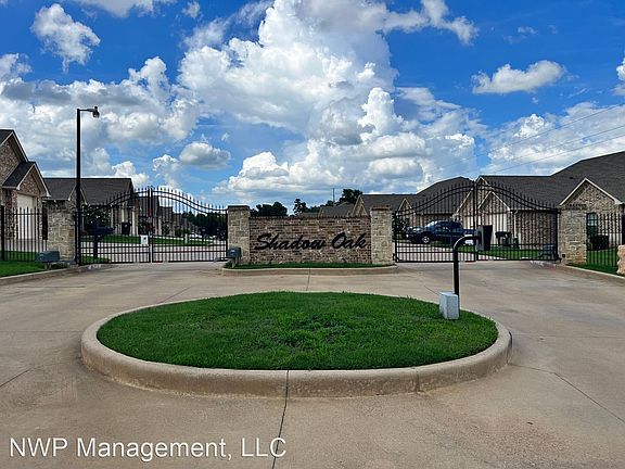 3rd image of 9210 Shadow Oak Dr