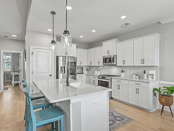 5th image of 612 Sienna Way