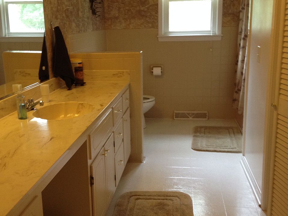 1st image of 1717 Holiday Dr