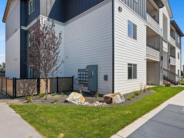 Hawk's Landing Apartments — Photo 59
