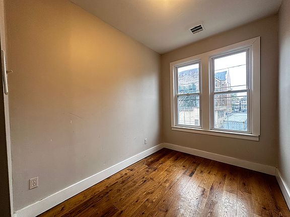 5th image of 162 Clendenny Ave #2E